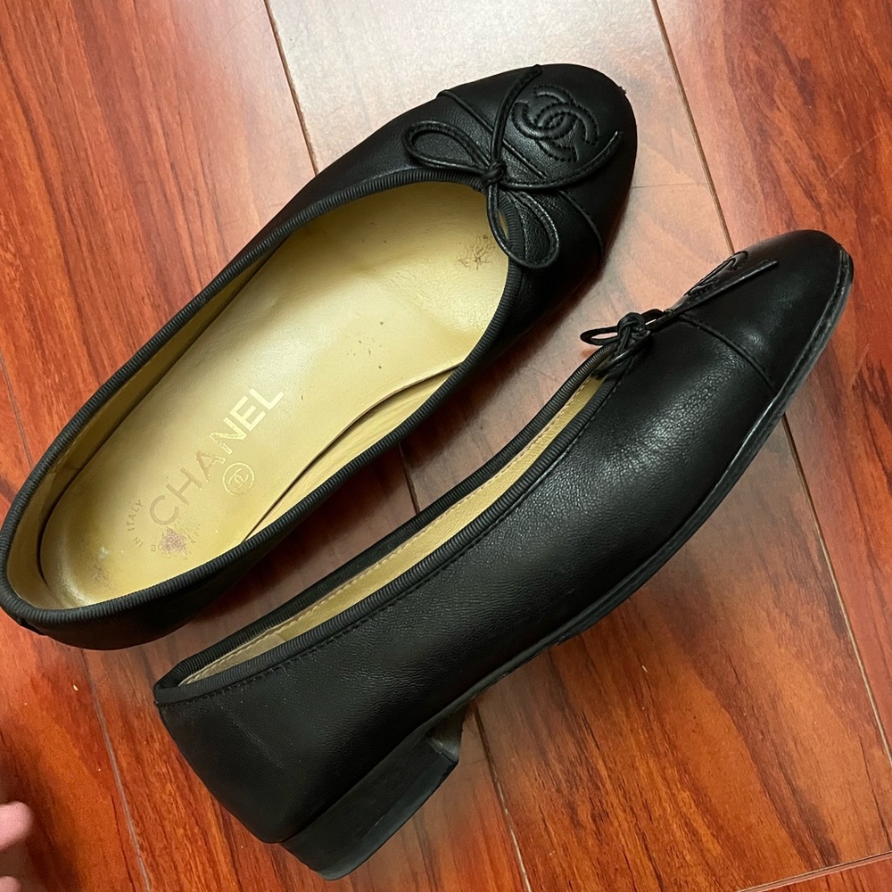 CHANEL Black Leather Flats with Bow